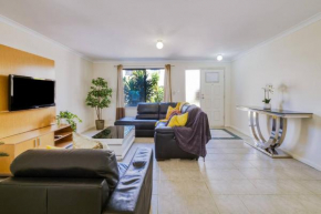 Belmont Comfort - Central and Light-filled Stay